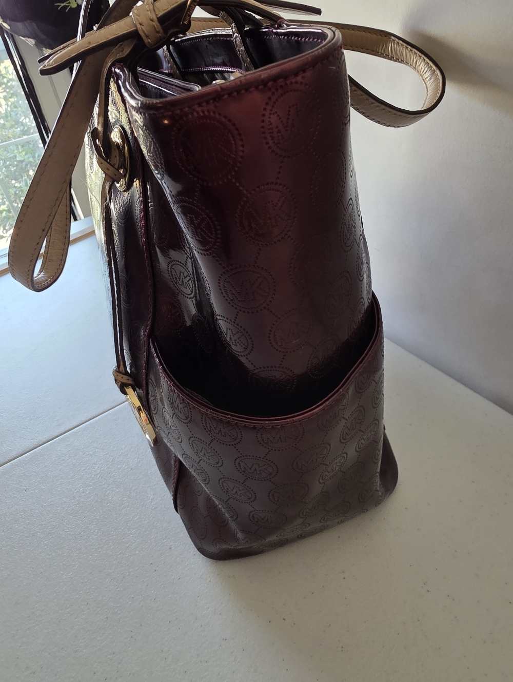 Michael Kors Jet Set East West Signature Bordeaux Patent Leather Tote Roomy - Picture 10 of 16